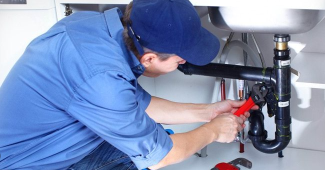 I am looking for someone with plumbing experience to help install a RO water filter in kitchen